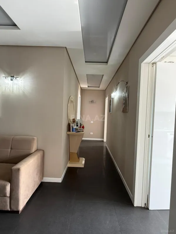 Satılır 3 otaqlı mənzil 158 m²
