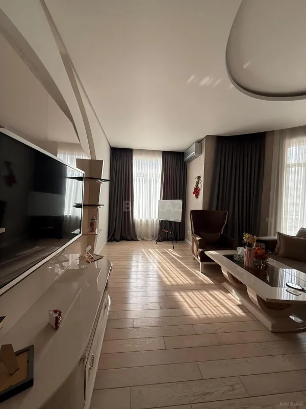 Satılır 3 otaqlı mənzil 158 m²