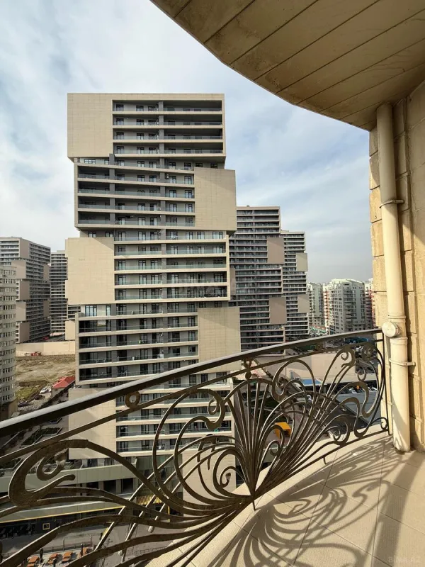 Satılır 3 otaqlı mənzil 158 m²