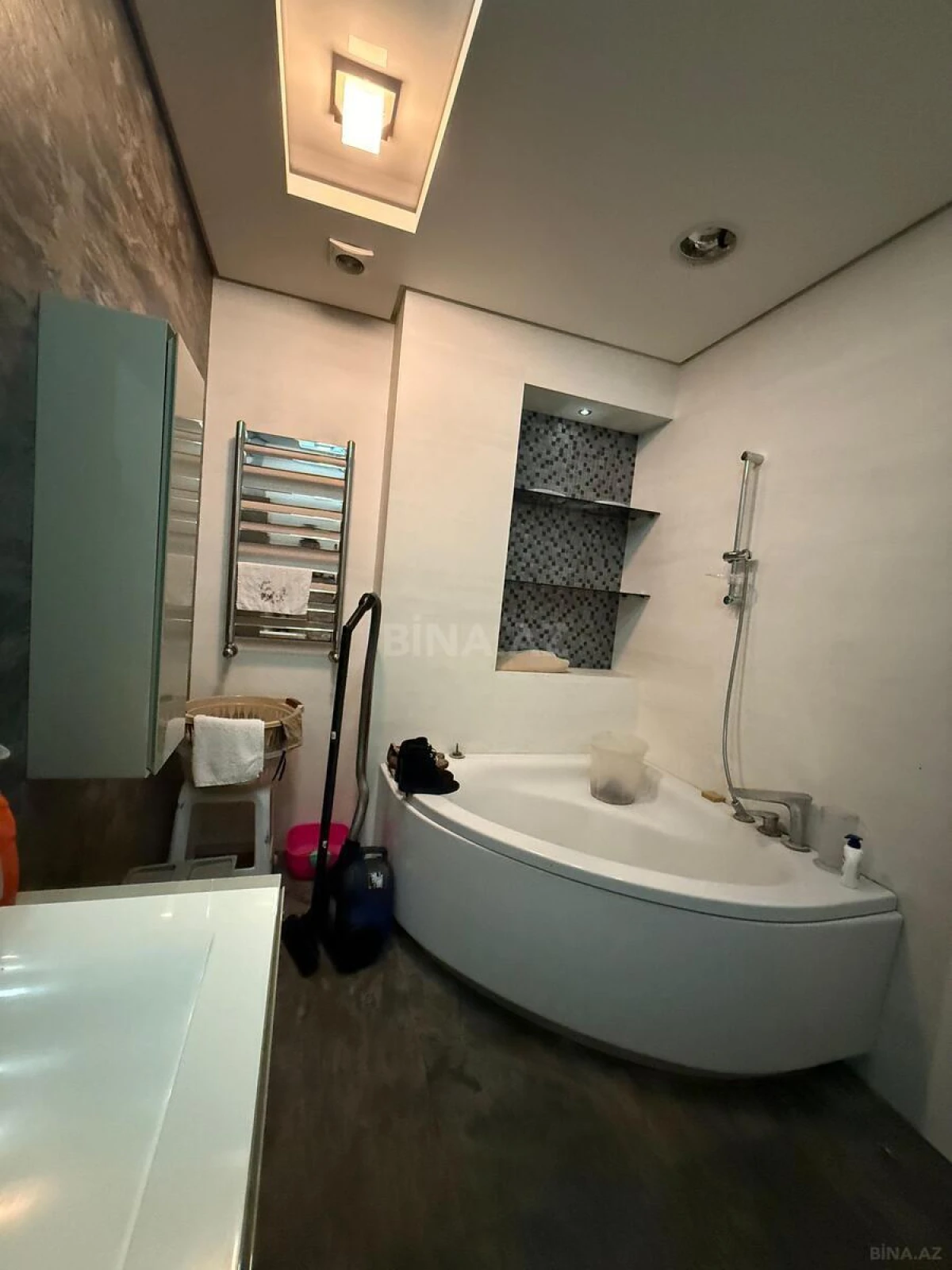 Satılır 3 otaqlı mənzil 158 m²