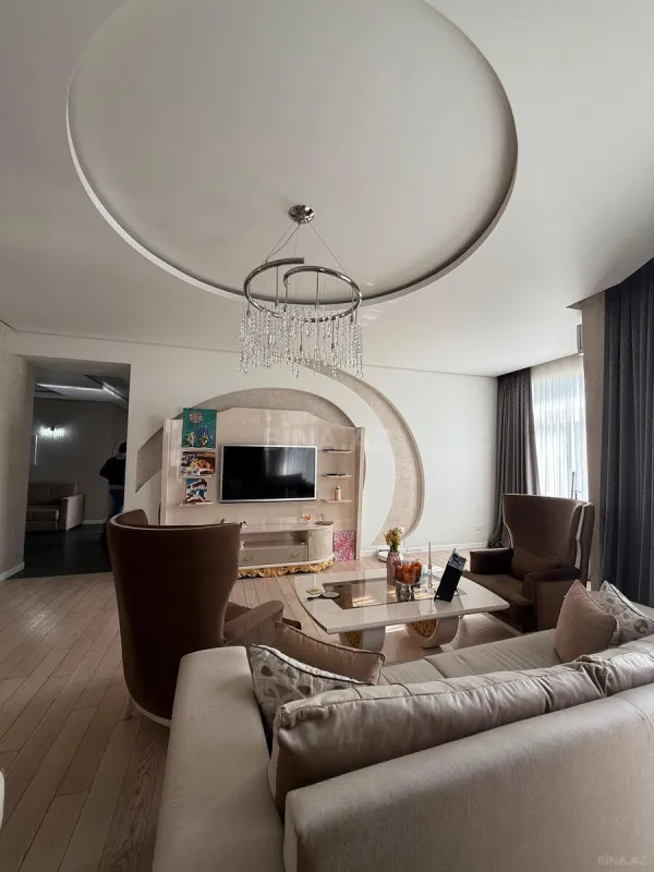 Satılır 3 otaqlı mənzil 158 m²
