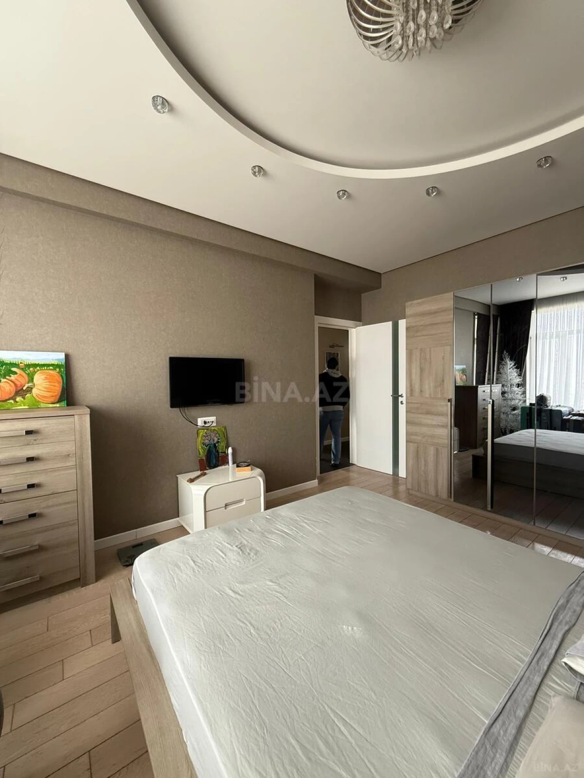 Satılır 3 otaqlı mənzil 158 m²