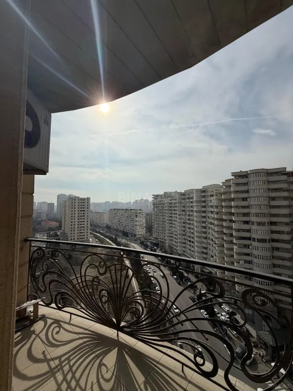Satılır 3 otaqlı mənzil 158 m²