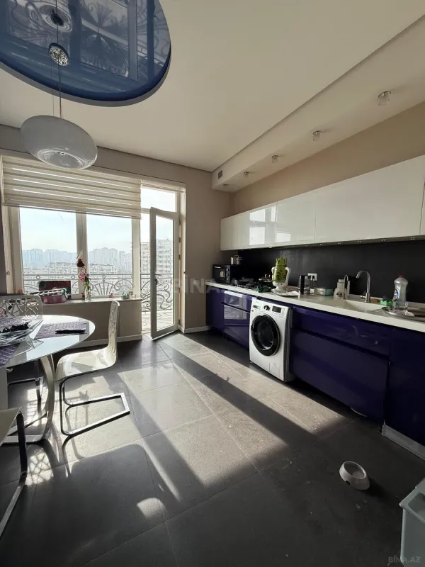 Satılır 3 otaqlı mənzil 158 m²