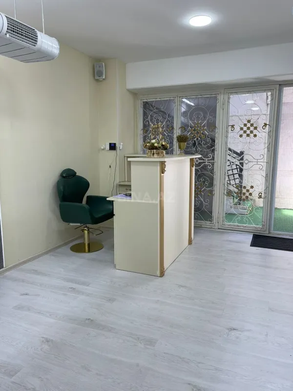 Kirayə verilir obyekt 210 m²