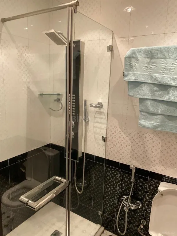 Kirayə verilir 4 otaqlı mənzil 220 m²