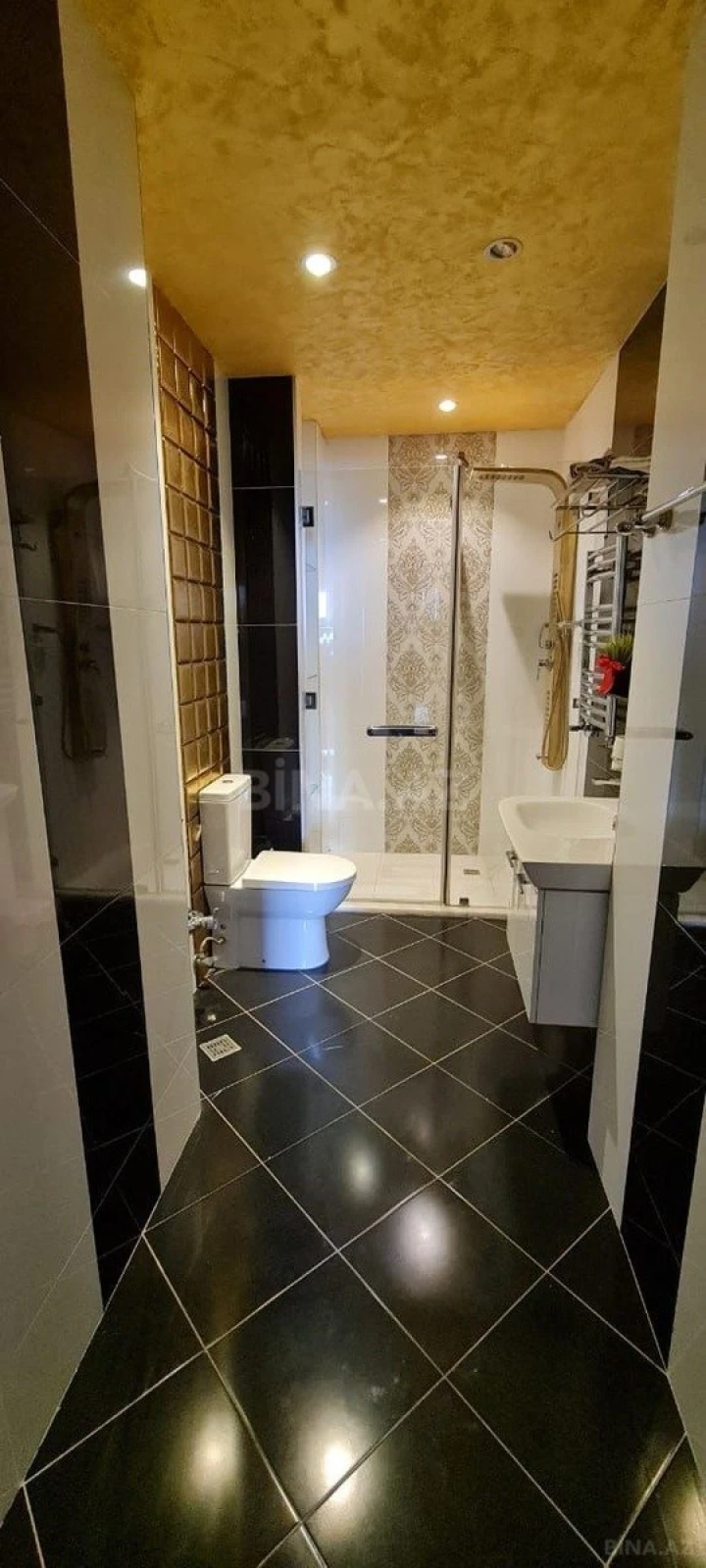Kirayə verilir 4 otaqlı mənzil 220 m²