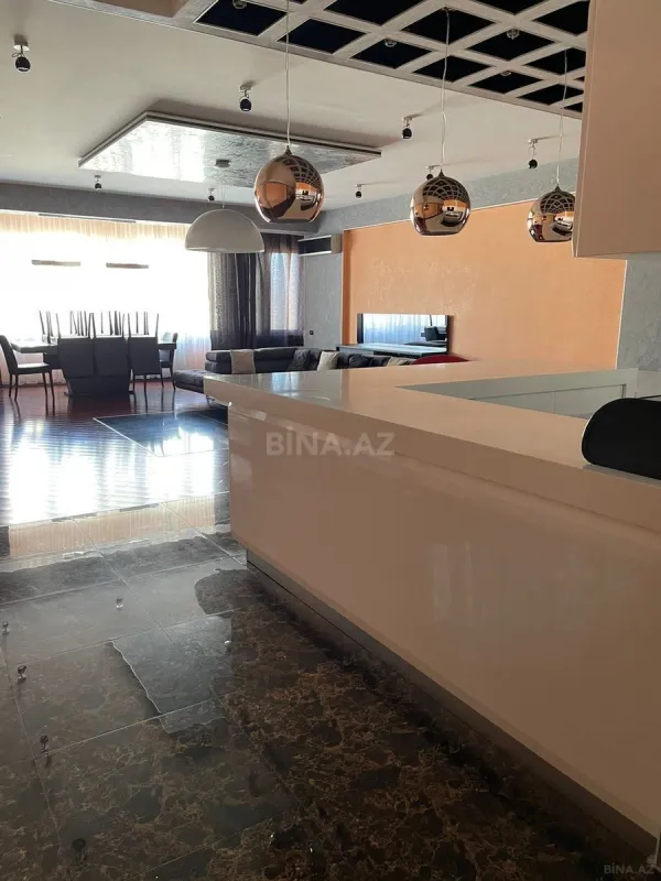 Kirayə verilir 4 otaqlı mənzil 220 m²