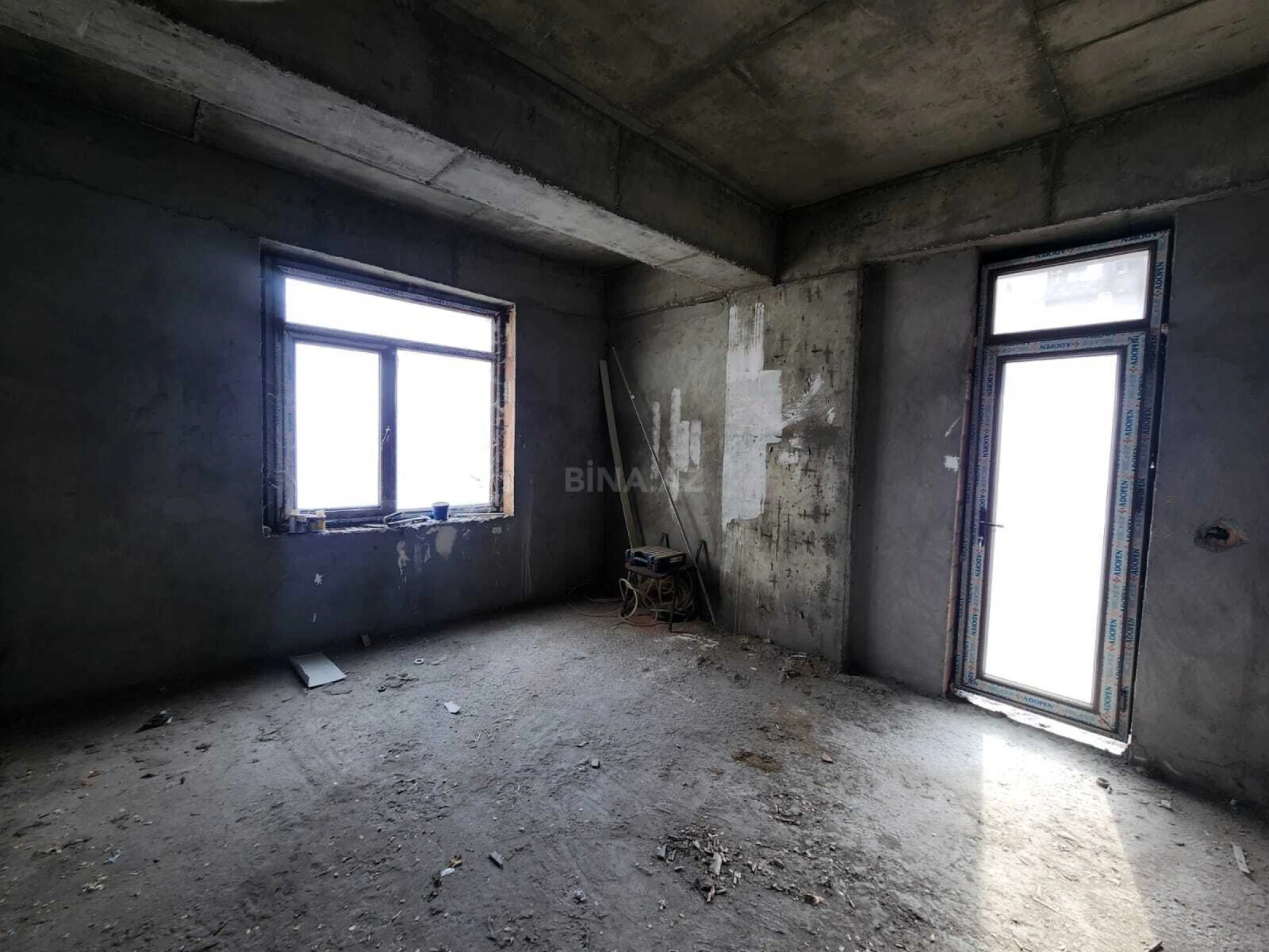Satılır 4 otaqlı mənzil 210 m²