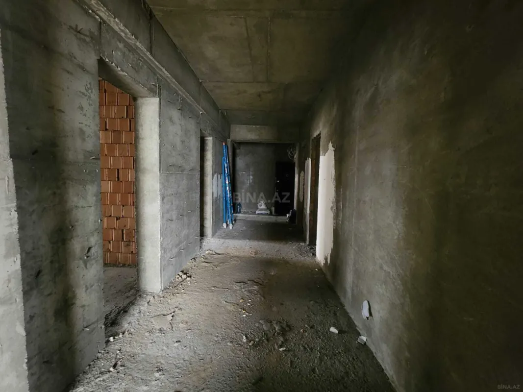 Satılır 4 otaqlı mənzil 210 m²