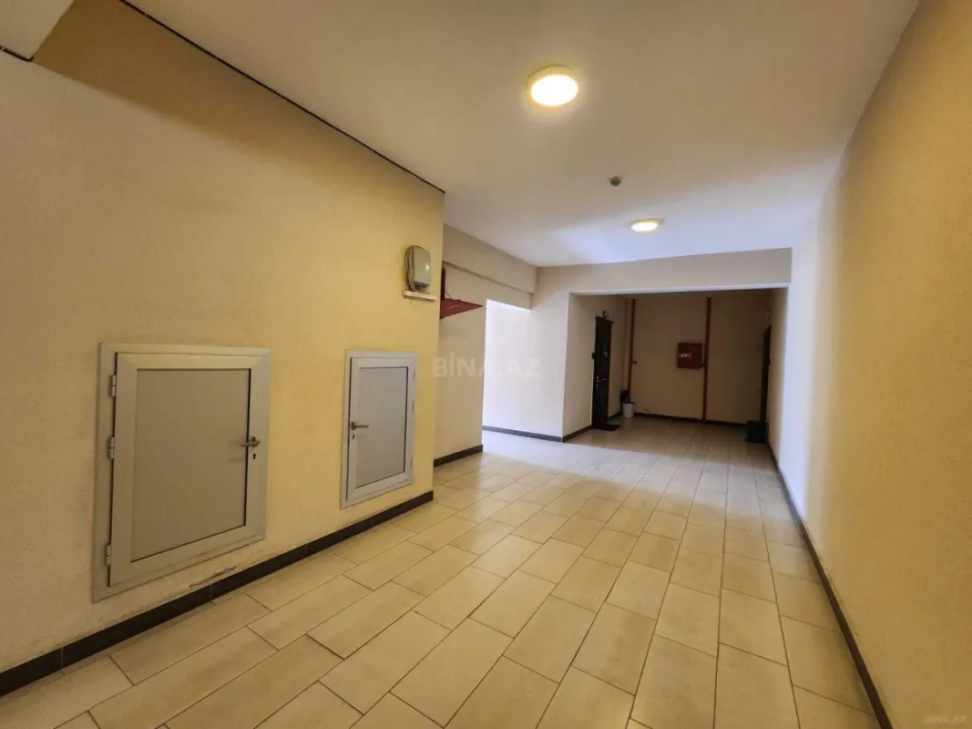 Satılır 4 otaqlı mənzil 210 m²