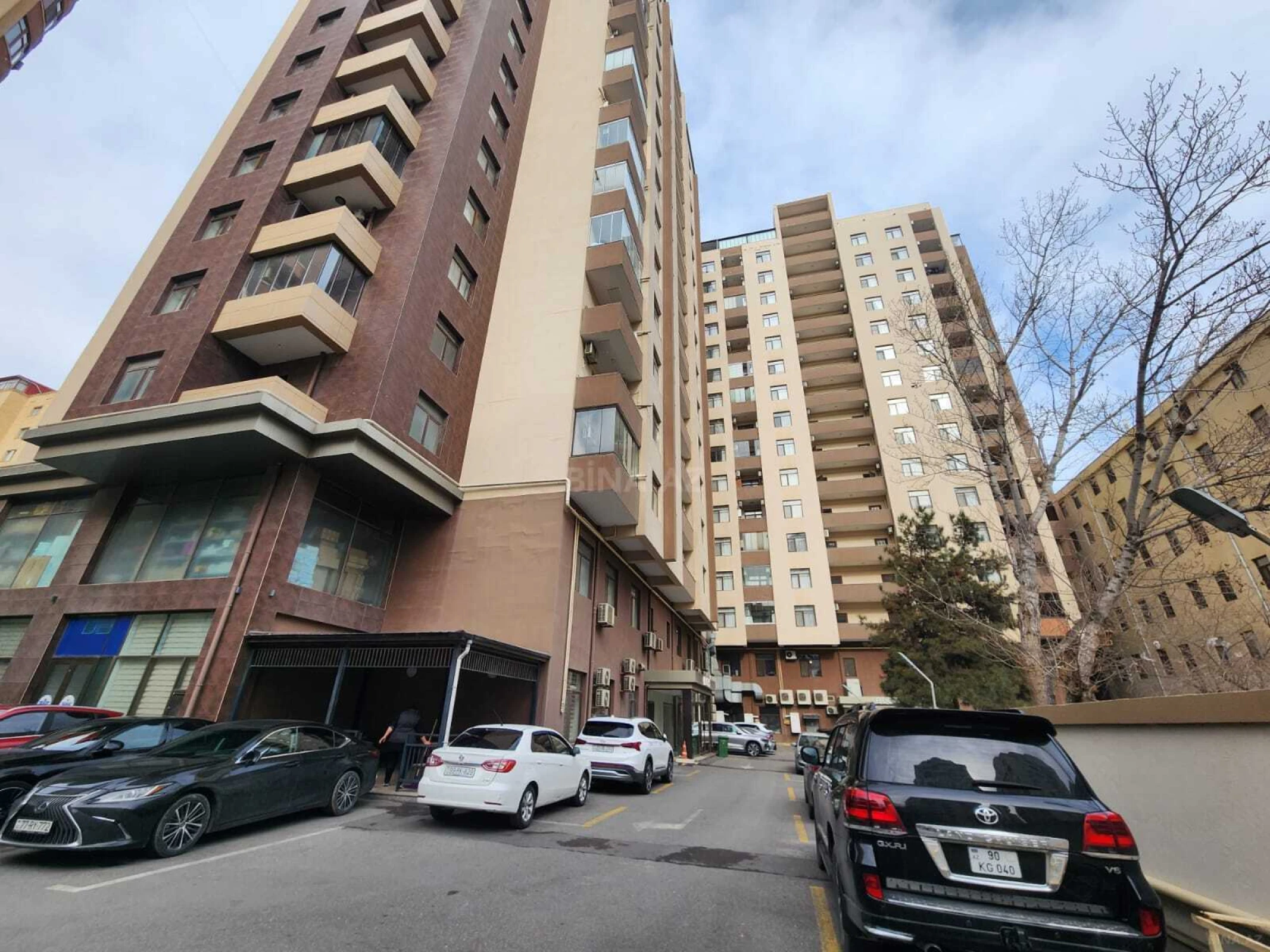 Satılır 4 otaqlı mənzil 210 m²