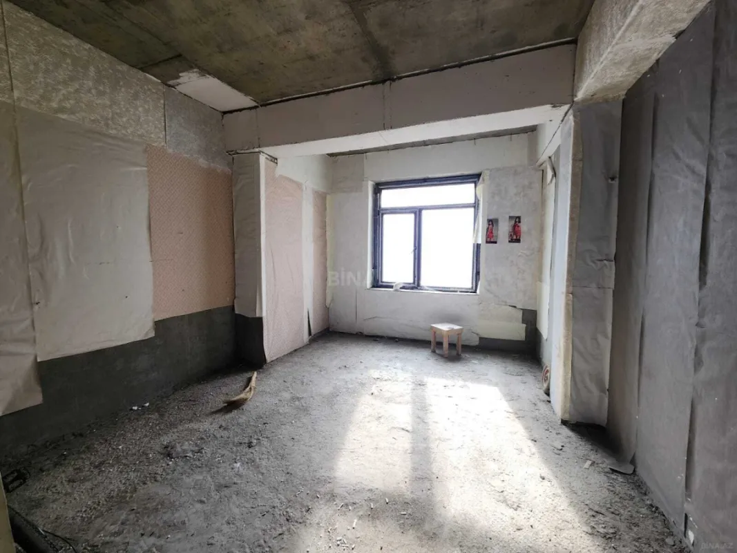 Satılır 4 otaqlı mənzil 210 m²