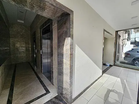 Satılır 4 otaqlı mənzil 210 m²