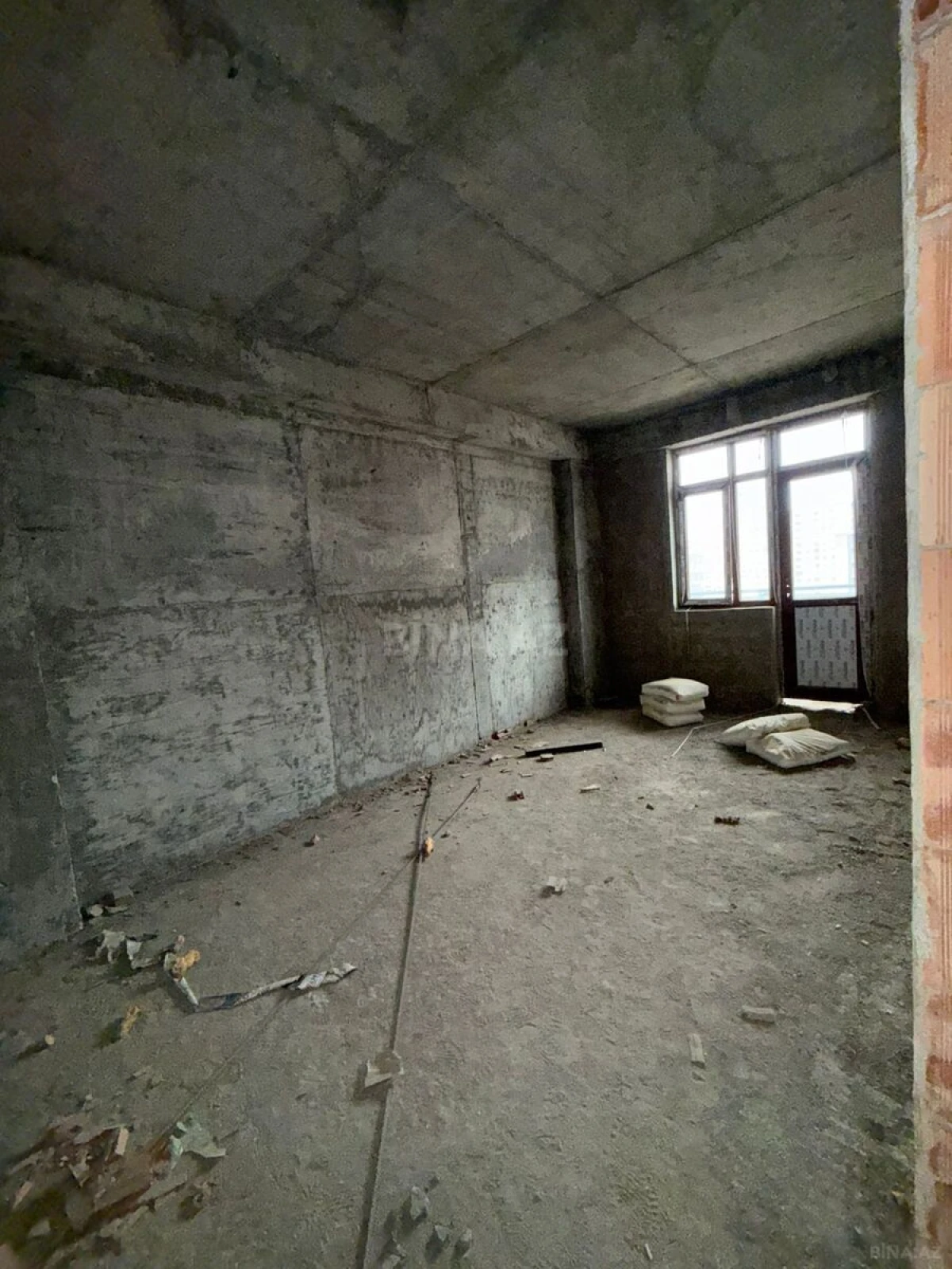 Satılır 2 otaqlı mənzil 108 m²