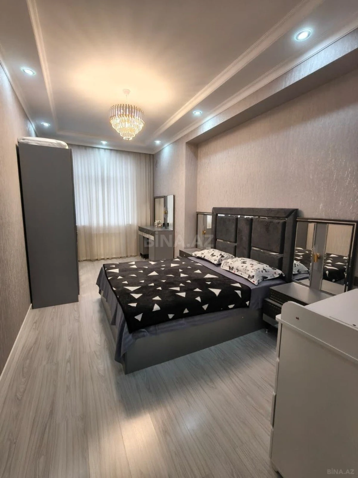 Satılır 3 otaqlı mənzil 125 m²