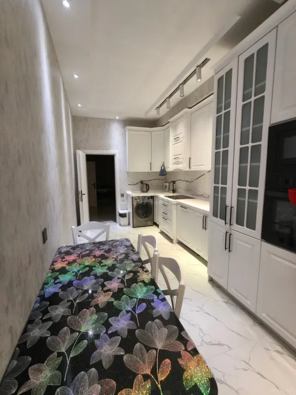 Satılır 3 otaqlı mənzil 125 m²
