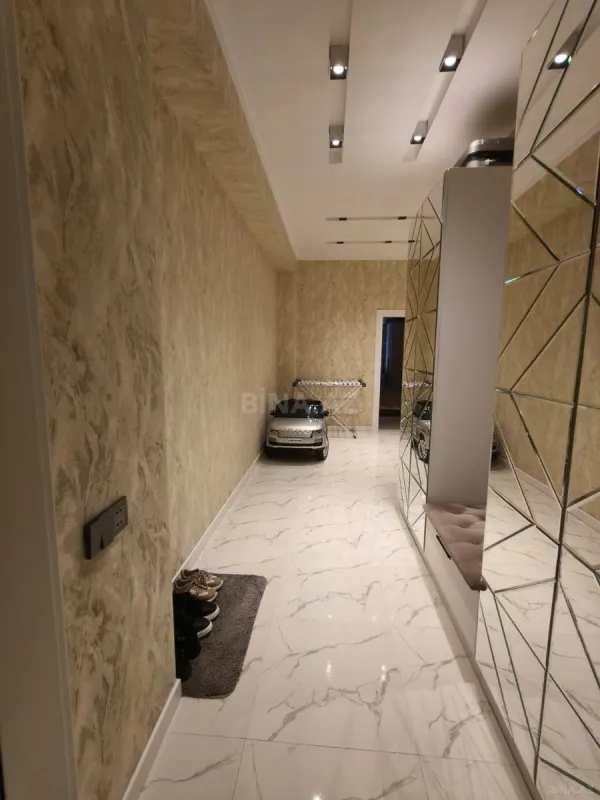 Satılır 3 otaqlı mənzil 125 m²