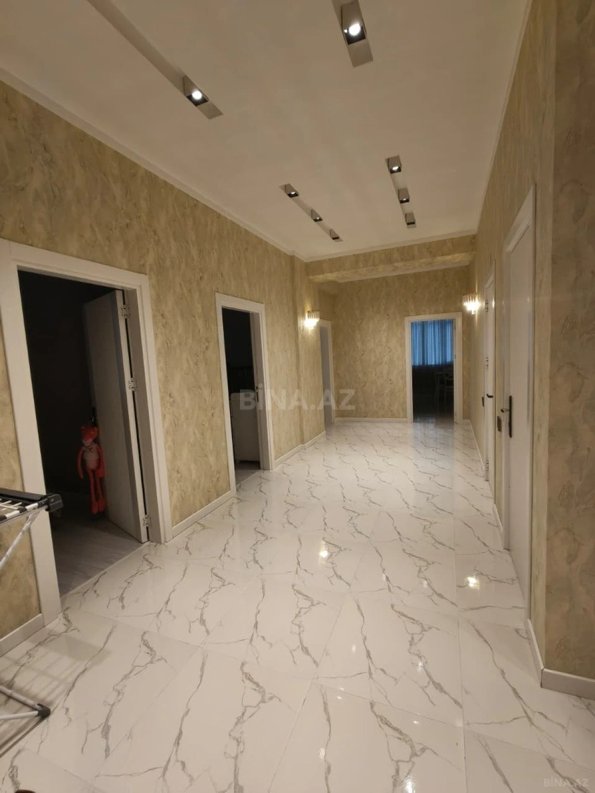 Satılır 3 otaqlı mənzil 125 m²