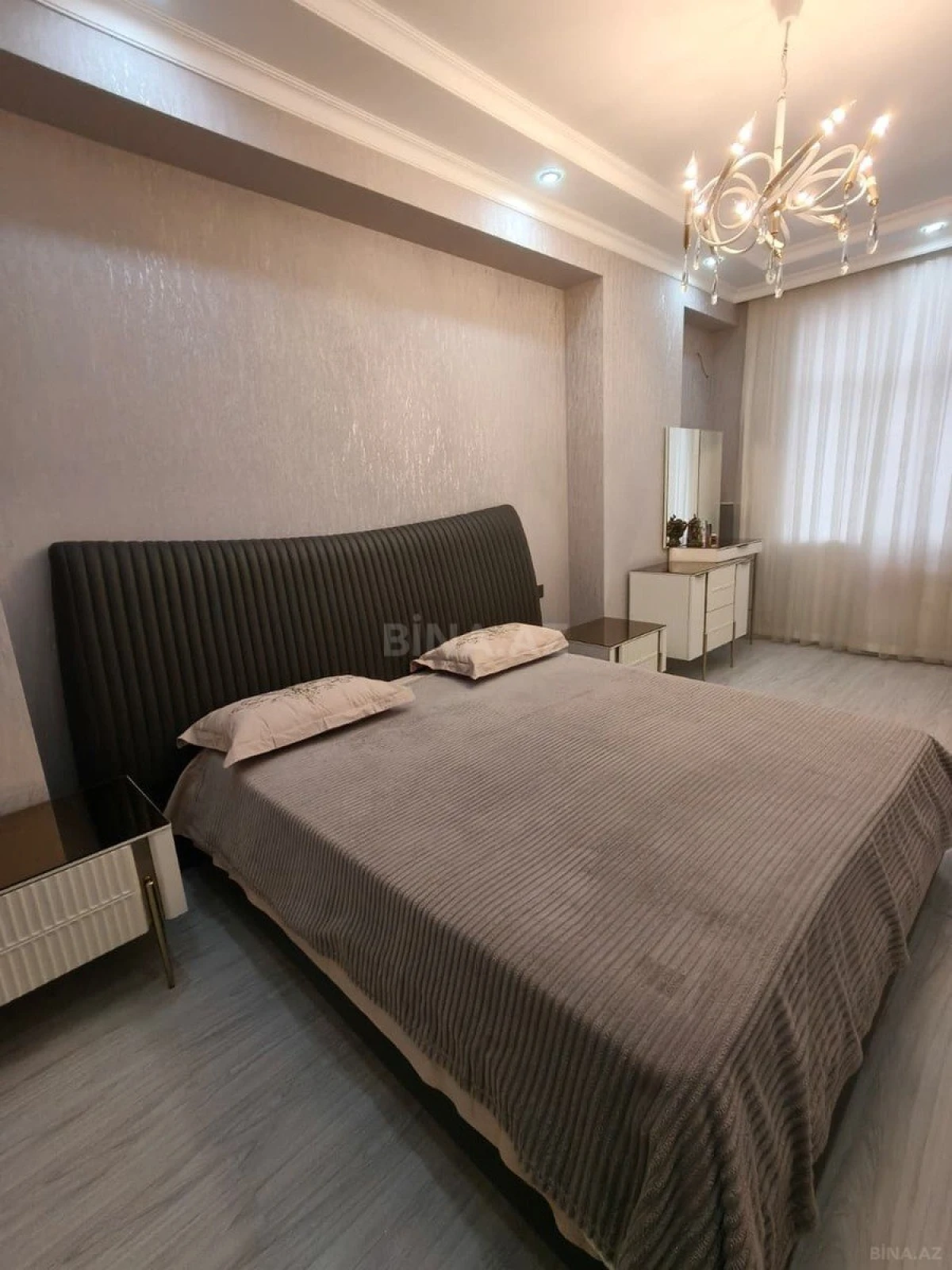 Satılır 3 otaqlı mənzil 125 m²
