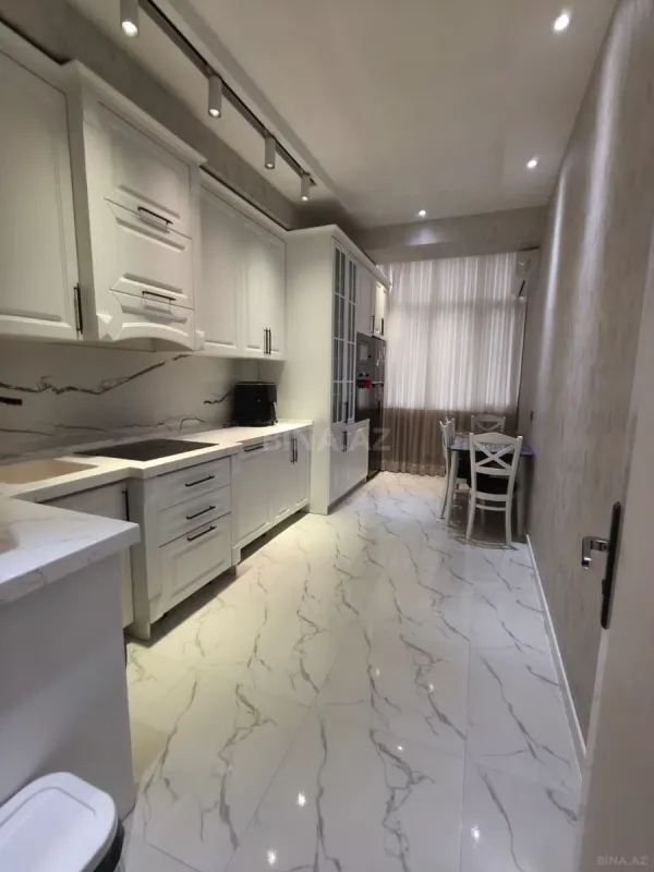 Satılır 3 otaqlı mənzil 125 m²