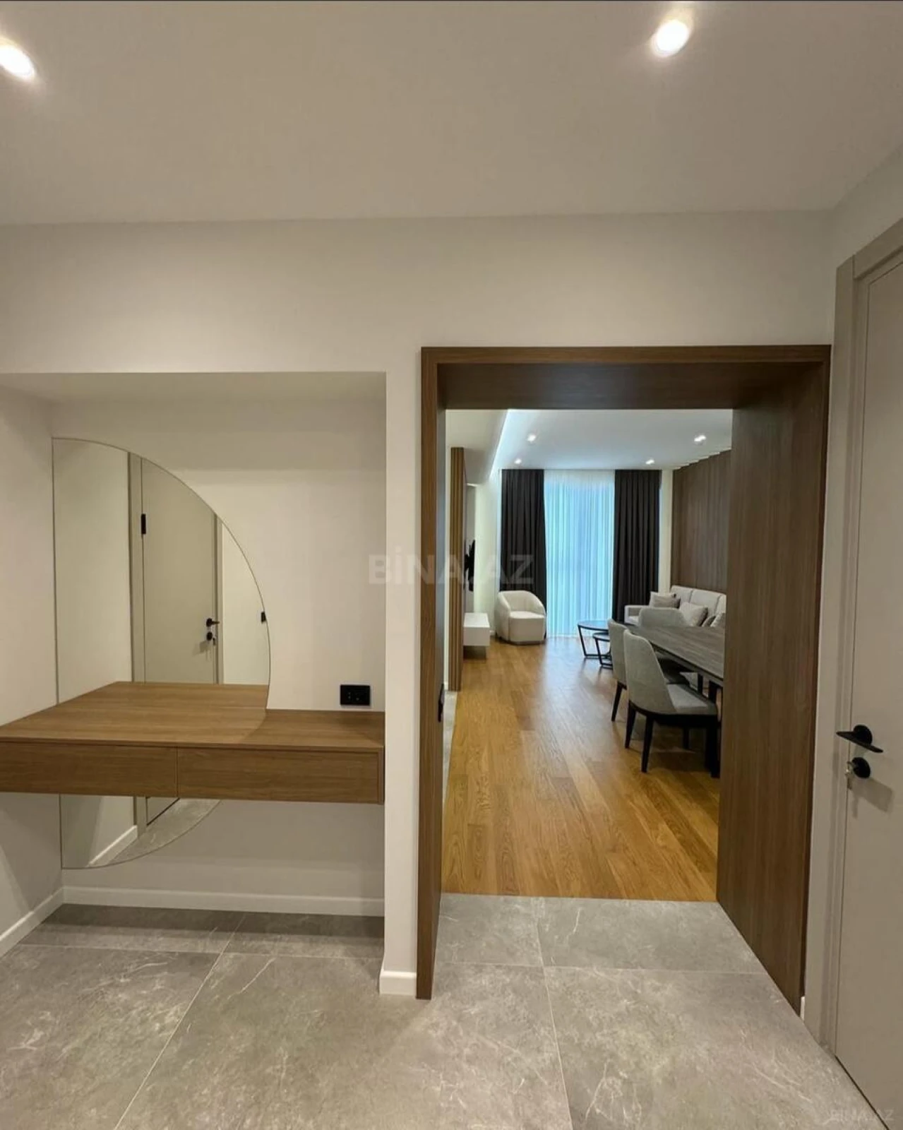 Kirayə verilir 2 otaqlı mənzil 105 m²