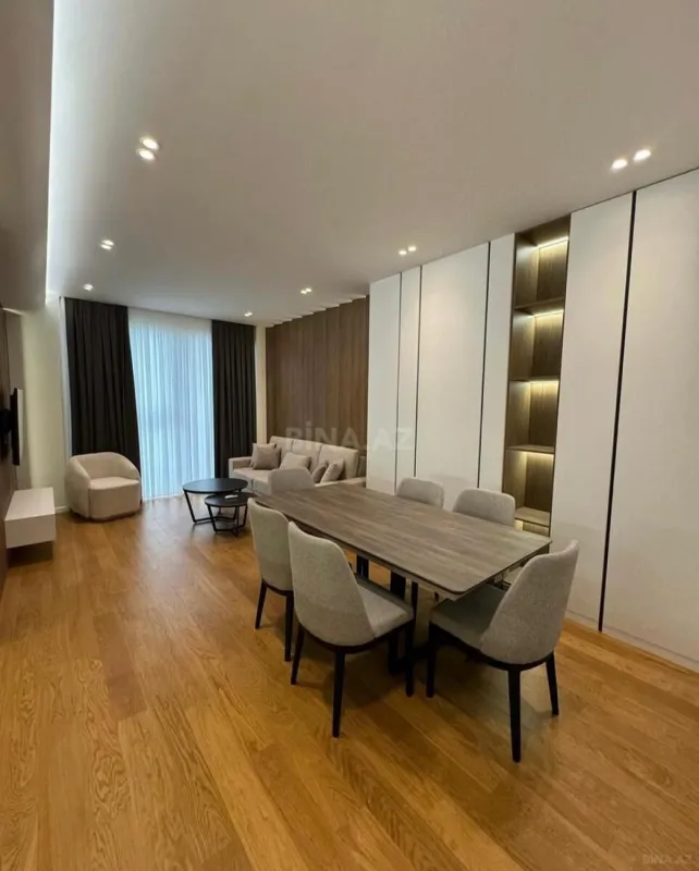 Kirayə verilir 2 otaqlı mənzil 105 m²