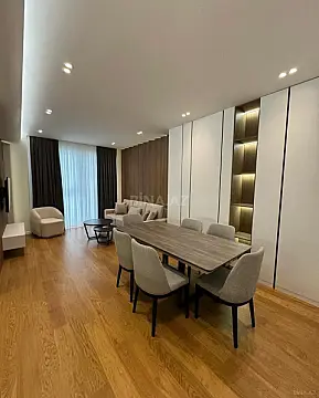 Kirayə verilir 2 otaqlı mənzil 105 m²