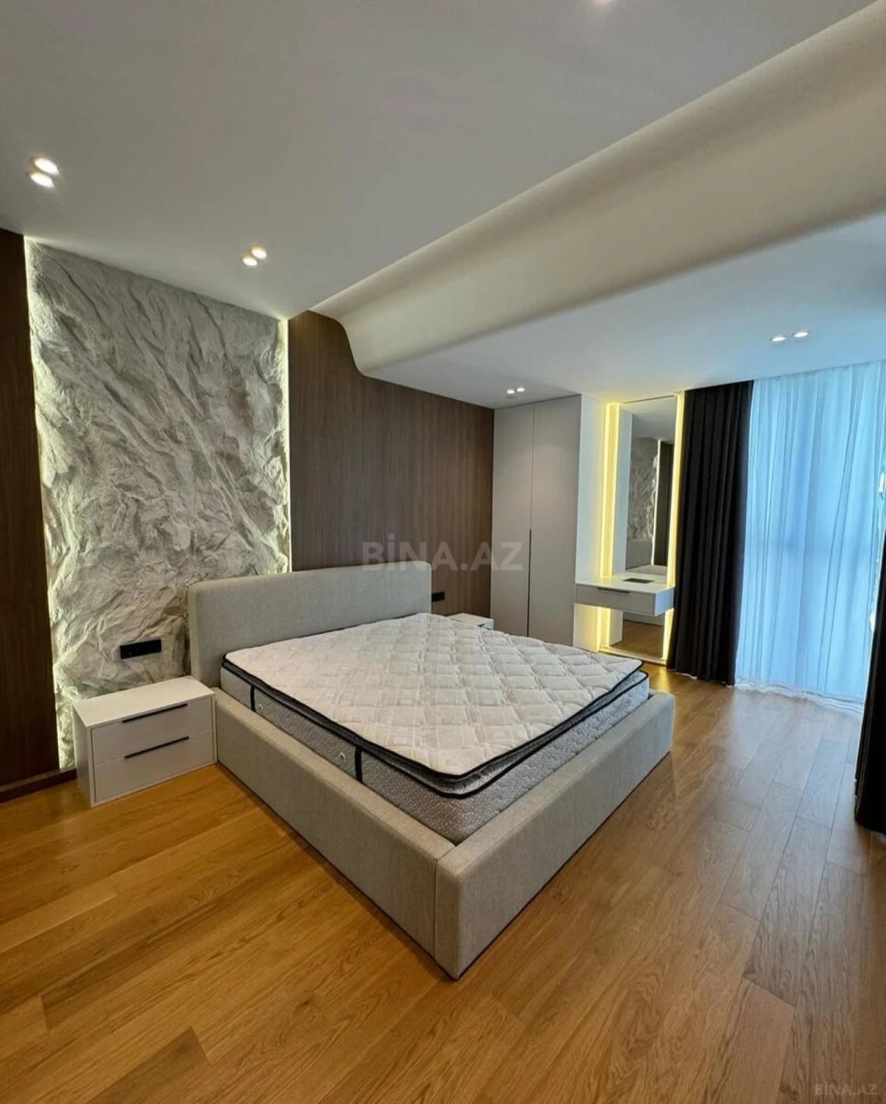 Kirayə verilir 2 otaqlı mənzil 105 m²