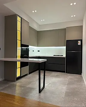 Kirayə verilir 2 otaqlı mənzil 105 m²