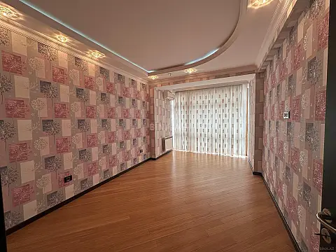 Satılır 4 otaqlı mənzil 200 m²