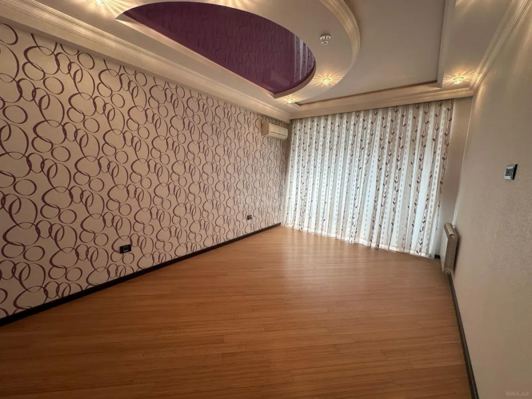 Satılır 4 otaqlı mənzil 200 m²