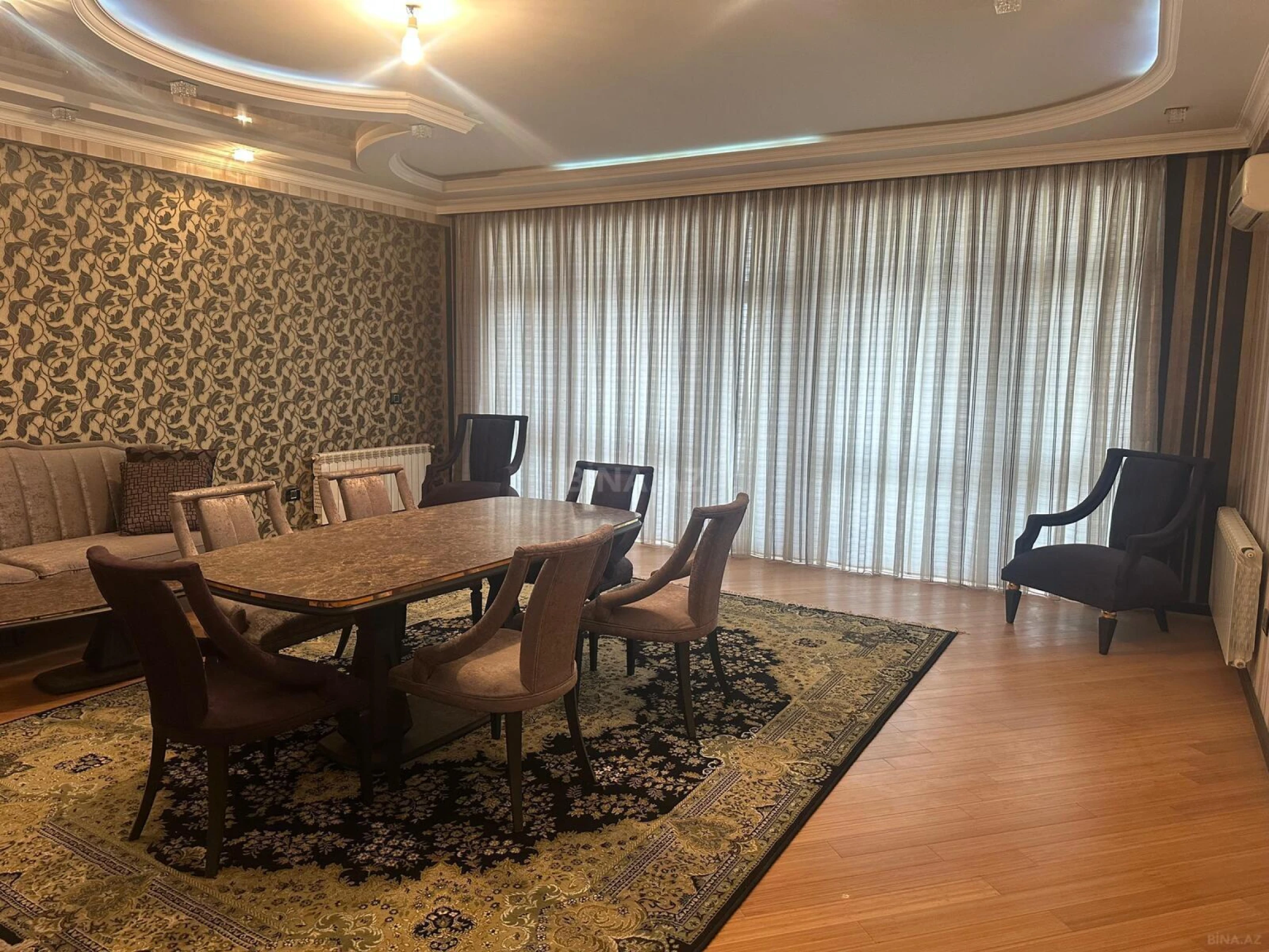 Satılır 4 otaqlı mənzil 200 m²