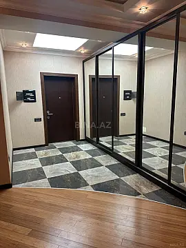 Satılır 4 otaqlı mənzil 200 m²