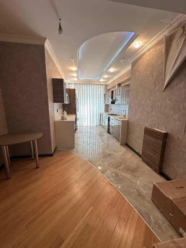 Satılır 4 otaqlı mənzil 200 m²