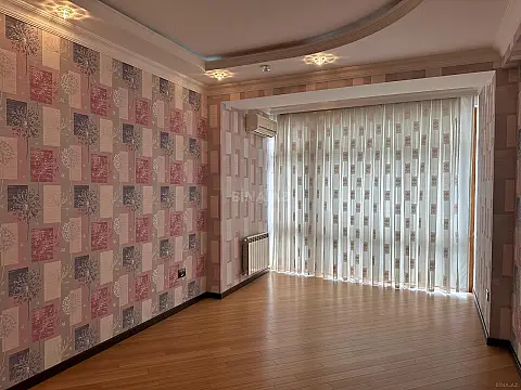 Satılır 4 otaqlı mənzil 200 m²