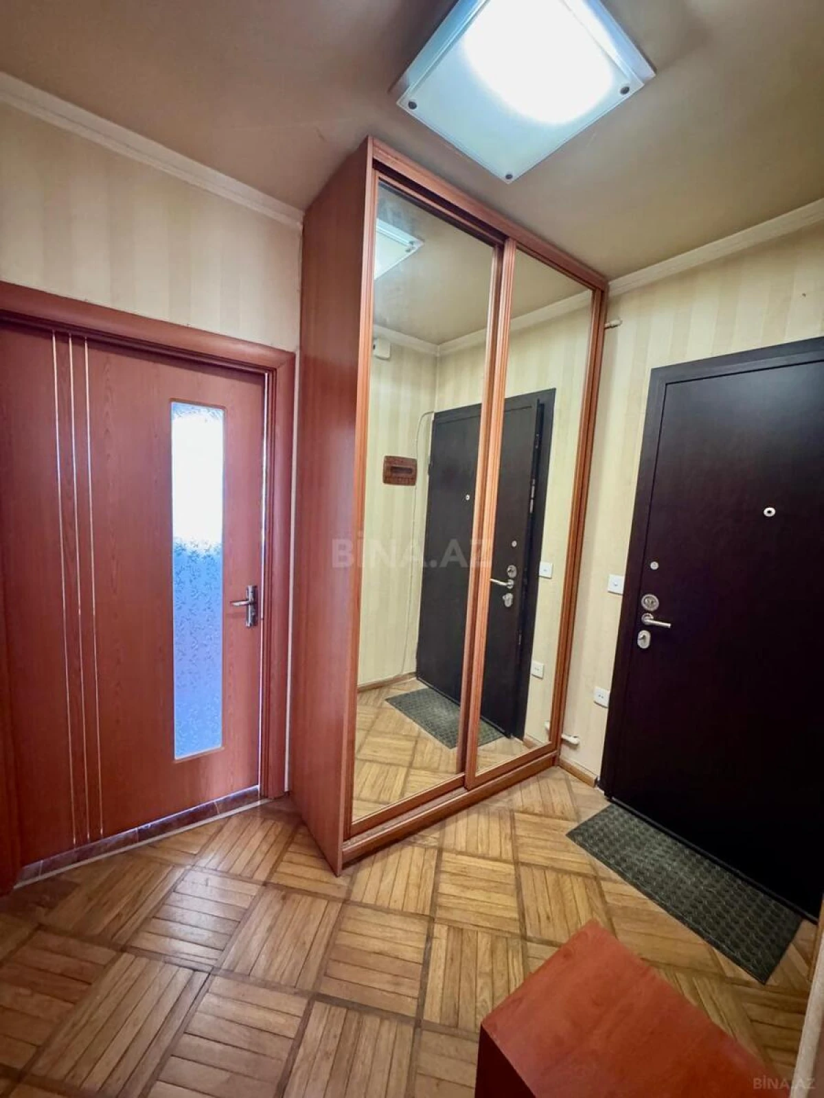Satılır 4 otaqlı mənzil 90 m²