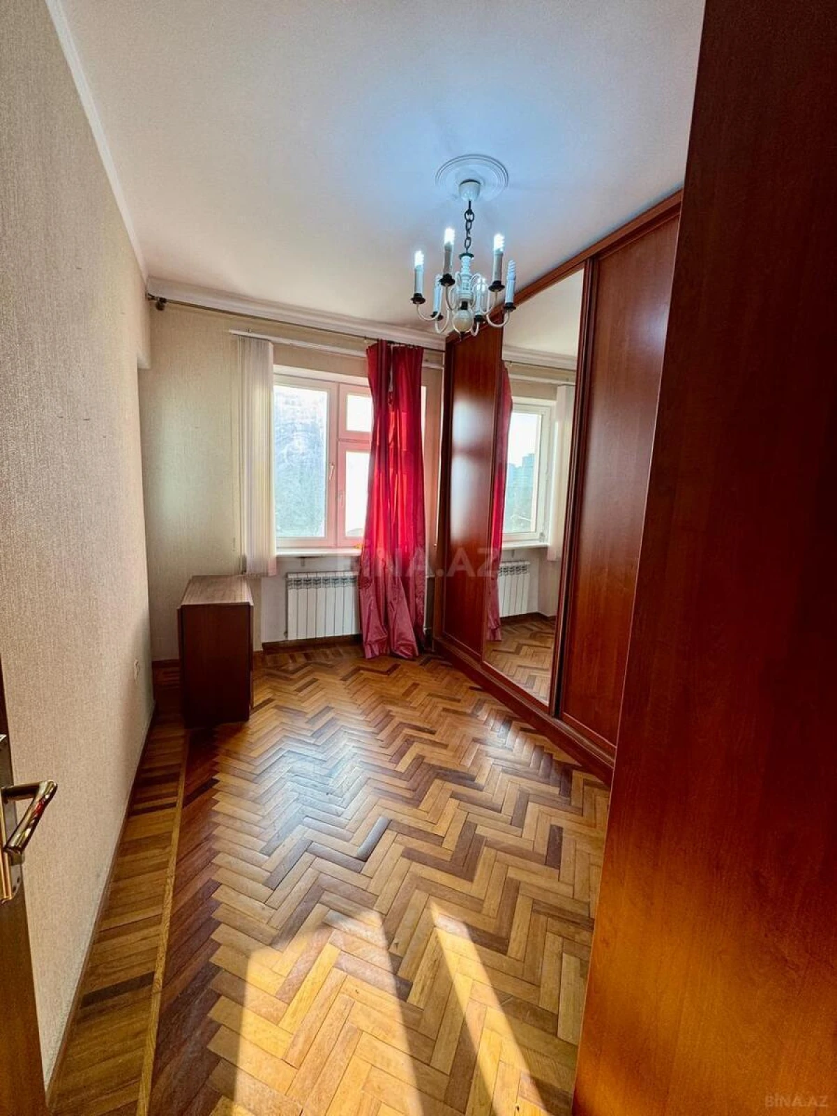 Satılır 4 otaqlı mənzil 90 m²