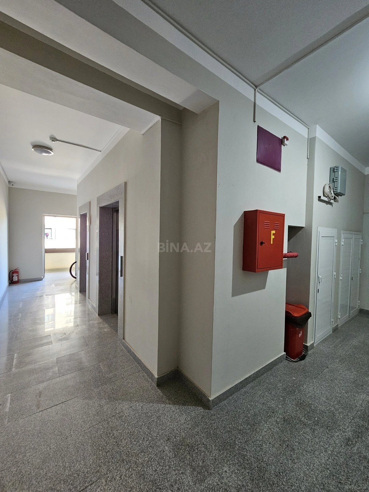 Satılır 3 otaqlı mənzil 157.1 m²