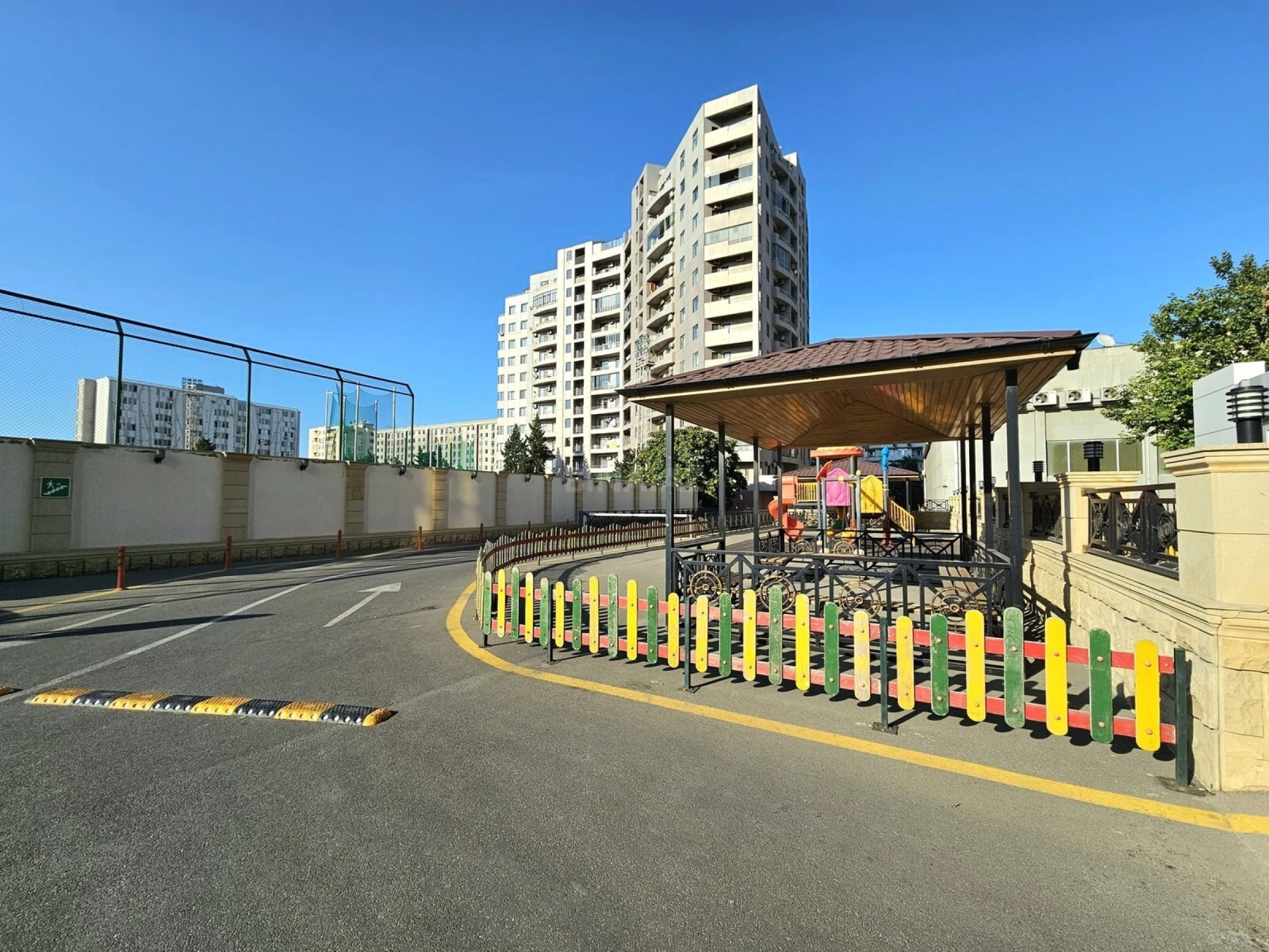 Satılır 3 otaqlı mənzil 157.1 m²