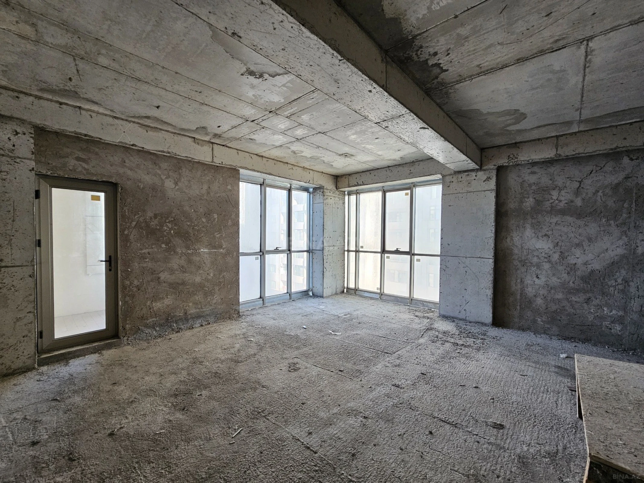 Satılır 3 otaqlı mənzil 157.1 m²