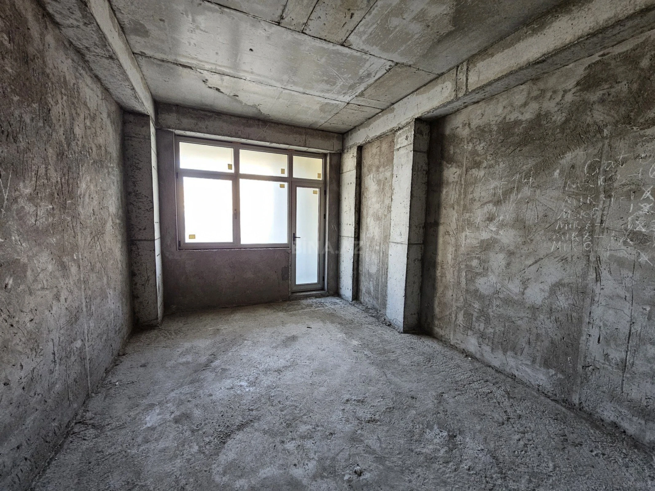 Satılır 3 otaqlı mənzil 157.1 m²