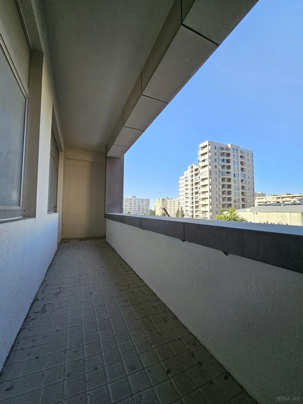 Satılır 3 otaqlı mənzil 157.1 m²