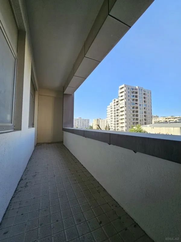 Satılır 3 otaqlı mənzil 157.1 m²