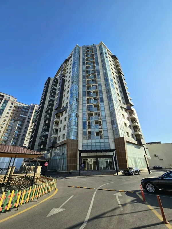 Satılır 3 otaqlı mənzil 157.1 m²