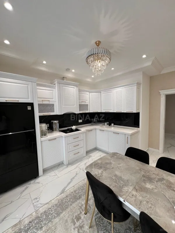 Satılır 3 otaqlı mənzil 148 m²