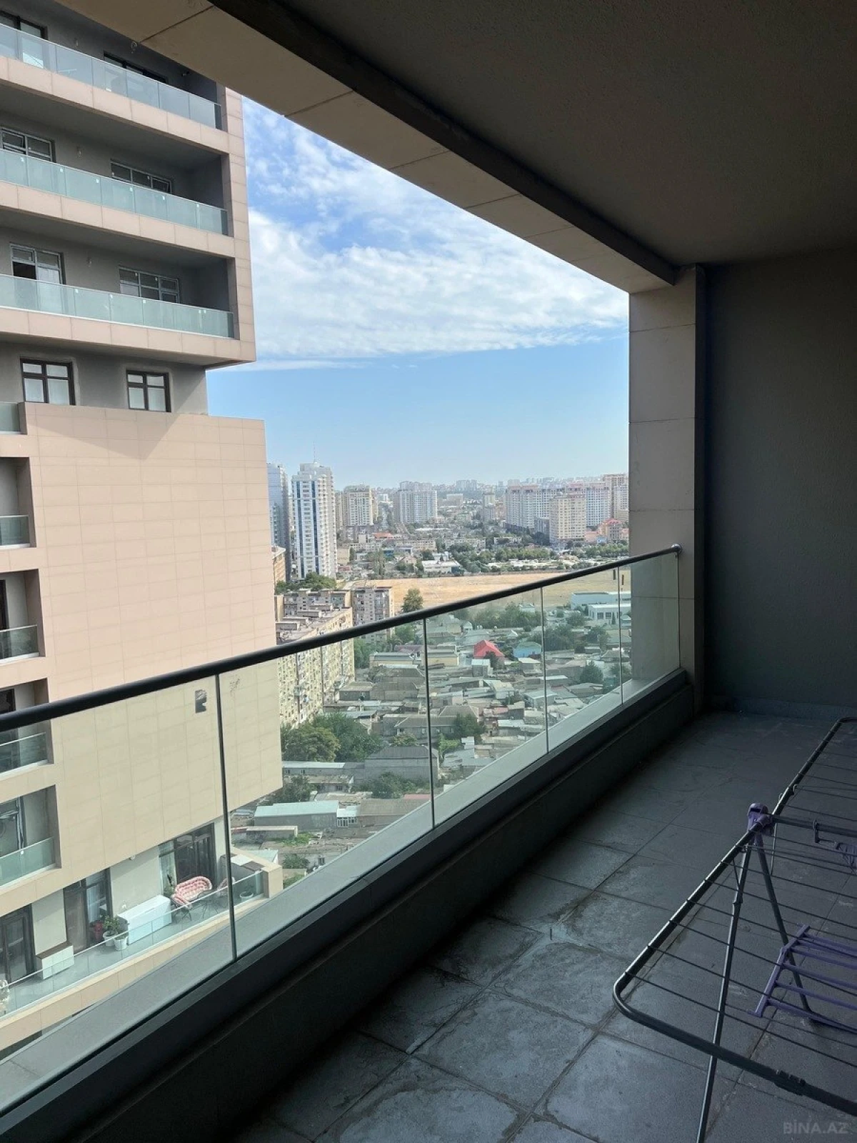 Satılır 3 otaqlı mənzil 148 m²