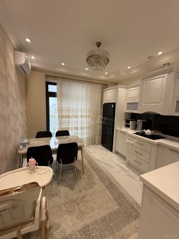 Satılır 3 otaqlı mənzil 148 m²