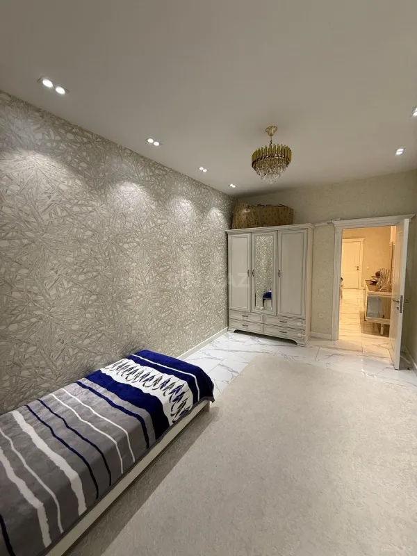 Satılır 3 otaqlı mənzil 148 m²