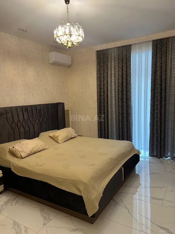 Satılır 3 otaqlı mənzil 148 m²